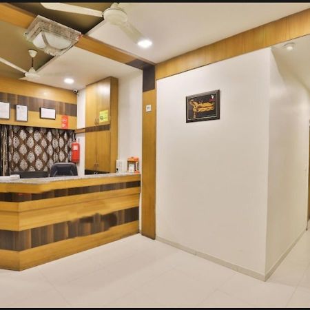 Hotel Shreenath Ахмедабад Экстерьер фото